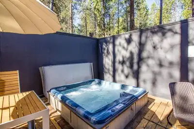 Image de Private Hot Tub and Bikes! Great Location!
