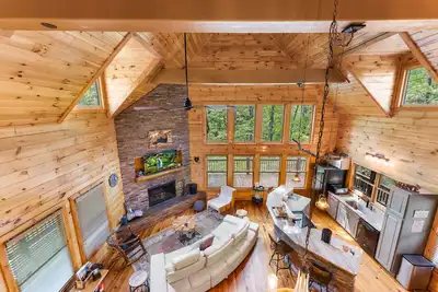 Image de Luxury 3bd 3ba Cabin. Hot Tub, Pool Table, Bbq. Close to Helen, Ga. Great for Groups