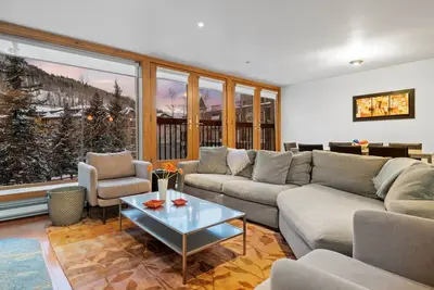 Image de Vb | Spacious 4 Br Condo in Lionshead - Amenities