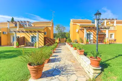 Image de Thanos Tria Maisonette: Top balcony, a\/c, garden
