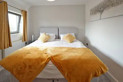 Image de Newly Refurbished 4 Double Bed House with Parking