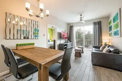 Image de Modern Vista Cay nr pool•Walk to Occc close iDrive