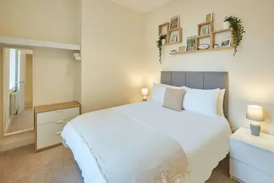 Image de Host & Stay | South Cliff Apartment