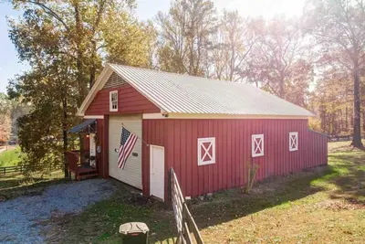 Image de Barn on five acres & lake