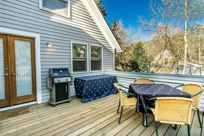 Image de For skiers, by skiers: Ajax-views, steps to town