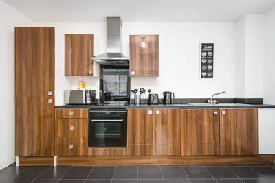 Image de Pluxa Green Velvet*****Stay at huge discounts\/Free Parking