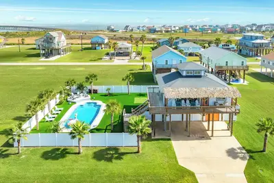 Image de Endless Activities-Private Pool, Hot Tub, Fire Pits!