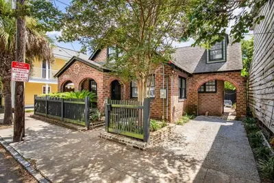 Image de Downtown Charleston Home - 1 Block to King Street!