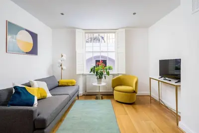 Image de Chic & modern 2-bed flat w/ patio in Pimlico, Central London