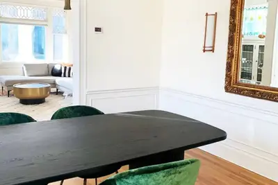 Image de Luxury Short Term European Inspired Rental Flat 1