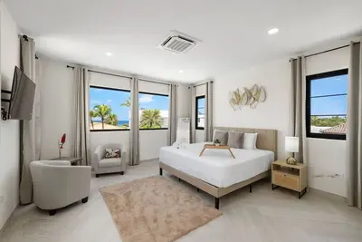 Image de New Ocean View 5br Villa ~ Private Pool & Roof deck