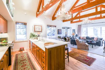 Image de Jhrl - Patrick Garden Home - Homeowner approval required on all reservation requests