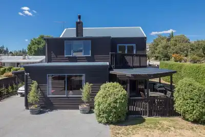 Image de Central Wanaka Retreat Close to the Lake