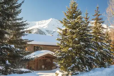 Image de Fernie Lodging-2-6 people guest suite. 6-8 full lodge. Great location. B&B option