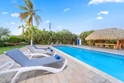 Image de Modern Double Apt w/ Pool View -Minutes to Beaches