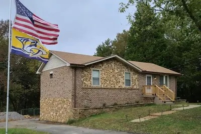 Image de Music City Medley is ready for your next adventure!