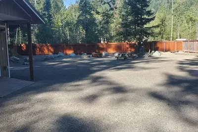 Image de Rv Flat Lot- Tatoosh Timbers - No Bedroom or Bathroom Rv Lot only.