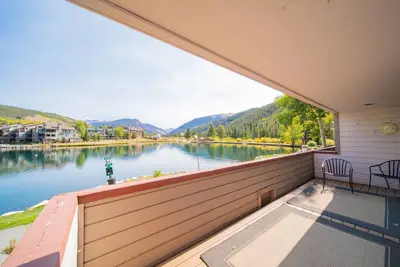 Lake Views, Updated, King Bed, Pool & Hot Tub!