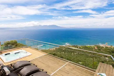 Image de Outdoor Jacuzzi ★Unique ArchitectureOutdoor Jacuzzi ★Stunning sunset & seaview ★