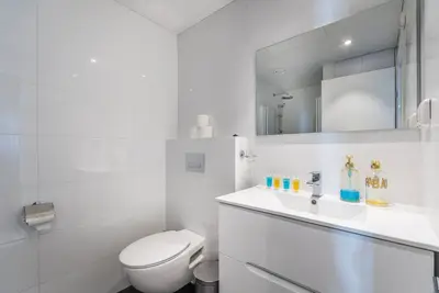 Image de Trumpeldor 18-Appartement-Appartement-Salle de bain privée séparée-Vue mer