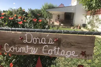 Image de Dora's Country Cottage-Maison-Salle de bain privée-Vue sur Montagne