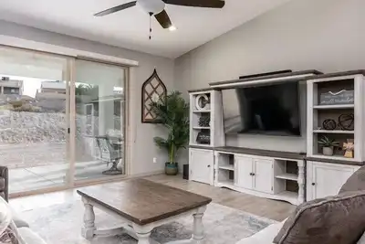Image de Large Flat Driveway 3/2, Quiet Street, Pool Heater/Chiller optional