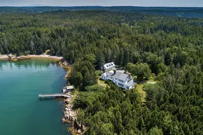 Image de Secluded Oceanfront Home, with private beach and pier
