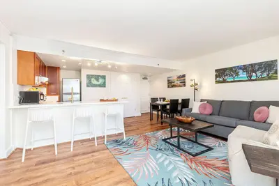 Image de Ocean and Mountain Views Condo at the Royal Garden w/Great Hotel Amenities