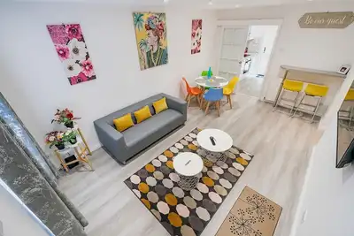 Image de Pass the Keys | Bright & Airy 2br/2 Bath Apt in Perfect Location