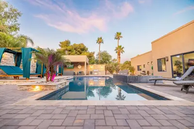 Image de Luxury 7br 6. 5ba Hózhó Home on Cactus Ave