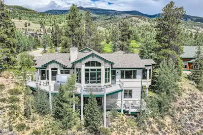 Luxury Keystone River House w/ Hot tub & Mtn Views