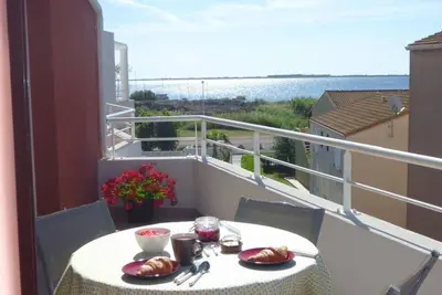 Image de Appartement ensoleillé avec vue sur l'Etang de Thau (5 km de la mer)
