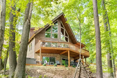 Image de Stay Awhile | Lakefront, Hot Tub, Dock Slip!