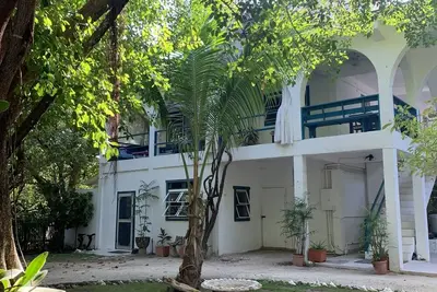 Image de Very popular industrial decor, meets beach luxury. Close to beach!