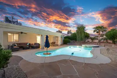 Image de Upgraded with Private Heatable Pool & Spa