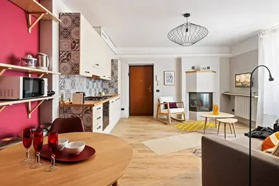 Image de Bright 60sqm apartment on the fourth floor of a railing building with lift (but with a flight of stairs at the entrance). The accommodation is located in an exceptional position, at the Darsena and Navigli area, a pretty and strategic district in the sem
