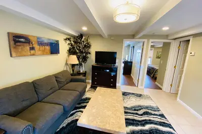 Image de Vrbo Premier Host Listing  - 2  Br Beach Suite - Two  Pools. Full Kit & Liv Rm