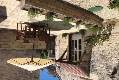 Merveilleuse maison de vacances privée avec Wifi, Tv, terrasse, animaux admis et parking
