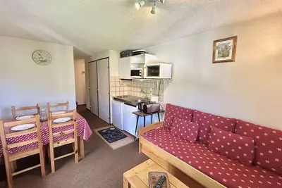 Image de Charmant T2 Ă Demi-Quartier, 1 chambre, balcon, parking, casier Ă skis, proche forĂŞt et espaces verts