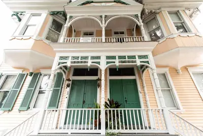 Pet-Friendly Victorian Home on Warren Square w/ Parking by Lucky Savannah