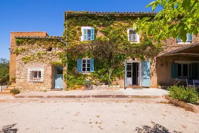 Image de Villa en pierre naturelle avec piscine – Villa Baix d' Or