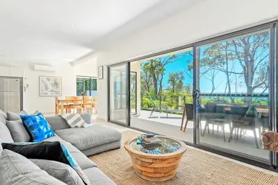 Image de Beachfront Haven On Collingwood Beach