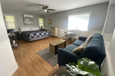 Image de Large king guest room with private entrance and bathroom.