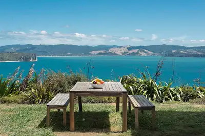 Image de Panoramic, uninterrupted views over Cooks Beach and Mercury Bay