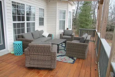 Image de 4 bedroom house on a cul-de-sac close to the village and golfing!