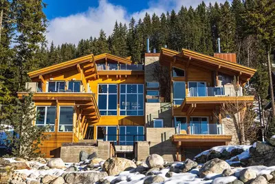 Image de Ava Lodge - Luxury Mountain-Side Lodge at Revelstoke Mountain Resort License5113