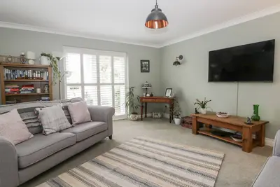 Gabby'S Garden Cottage, romantic, with a garden in Roos
