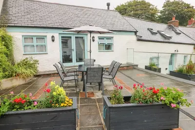 Image de Y Beudy, romantic, with hot tub in Newport, Pembrokeshire