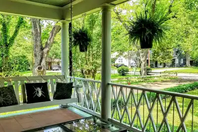Image de Spacious 1 Bedroom Suite in Historic Cloverdale