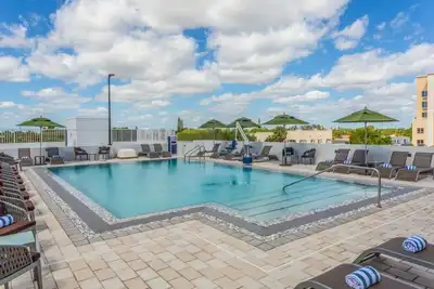 Image de Cozy Retreat Steps to the Beach | Outdoor Pool, Dining | Free Shuttle, Parking